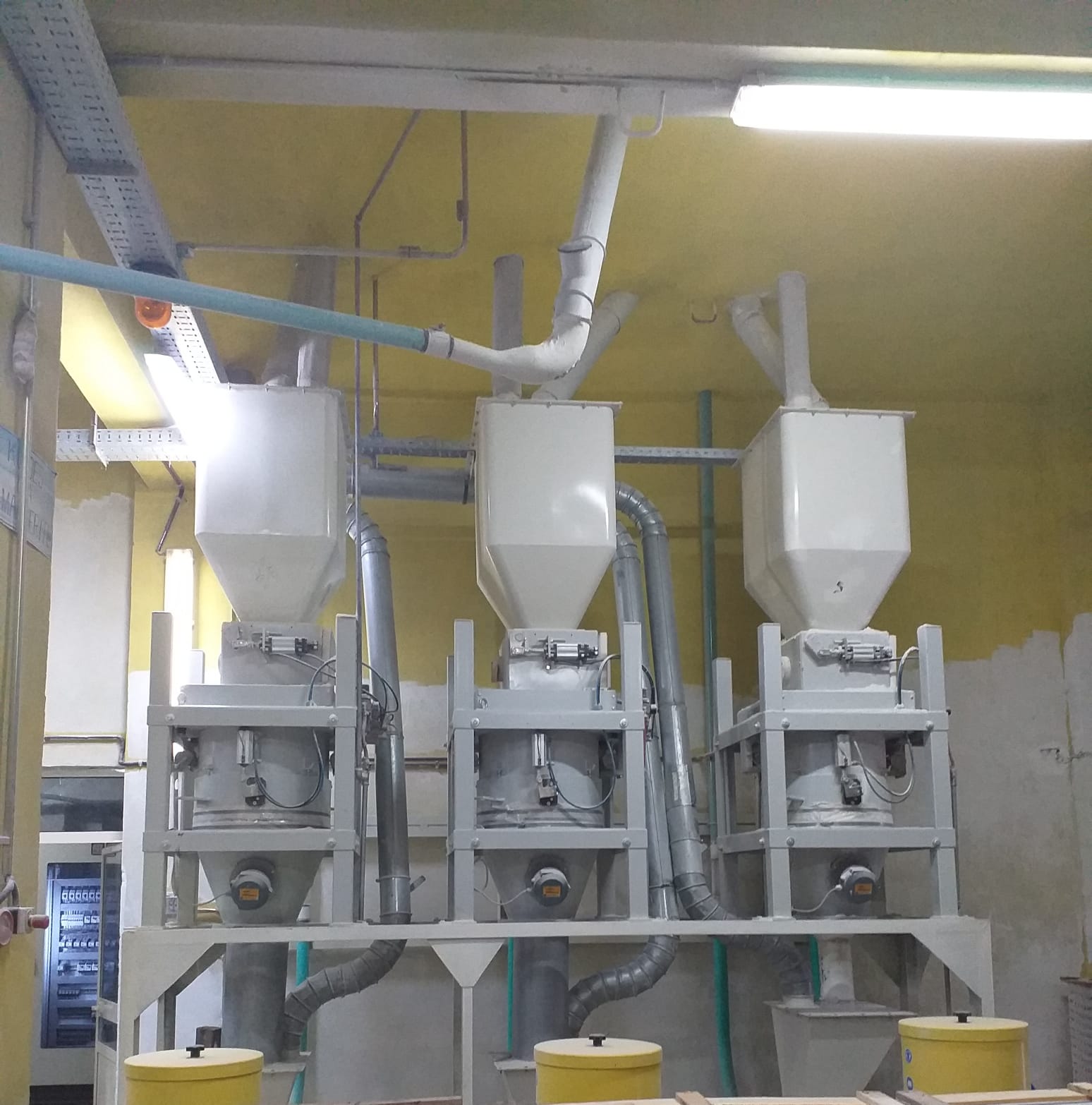 Sitat dozuese në linjën e prodhimit
